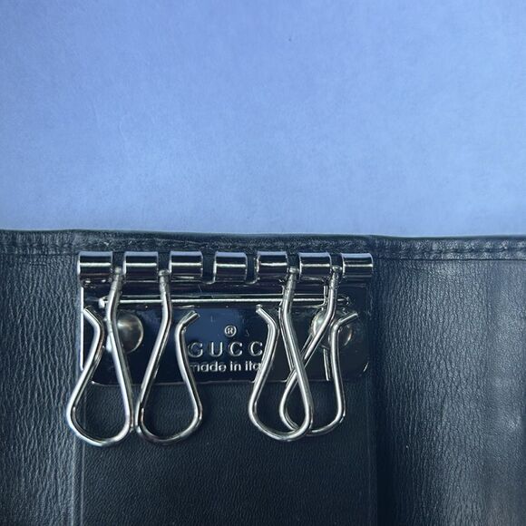 Authentic Vintage Gucci Black/Silver Keyholder - Picture 12 of 17